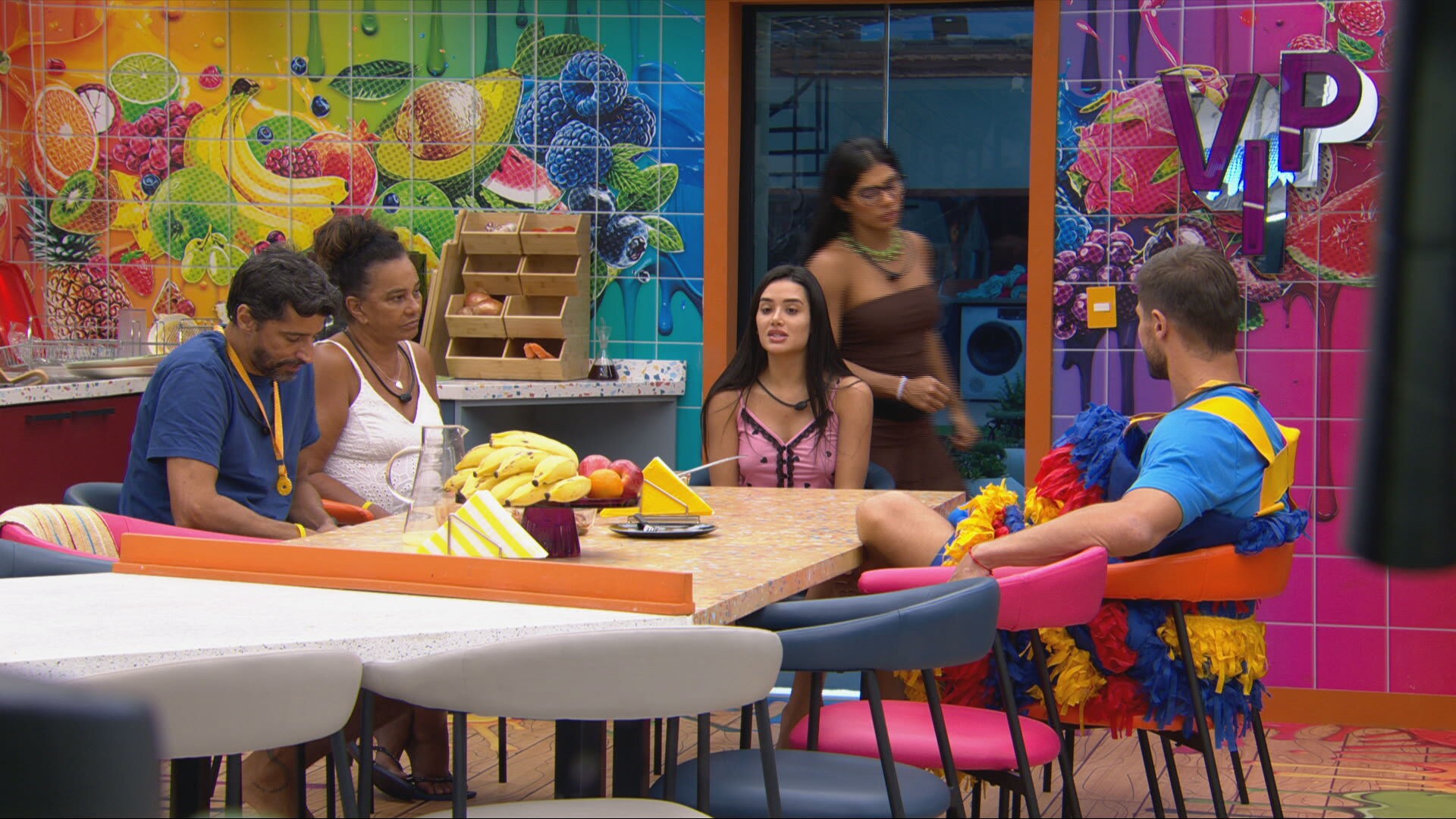 Alberto Cowboy reage a saída de Gabriela de grupo de aliados: 'Deixa ela ir pro primeiro Paredão'