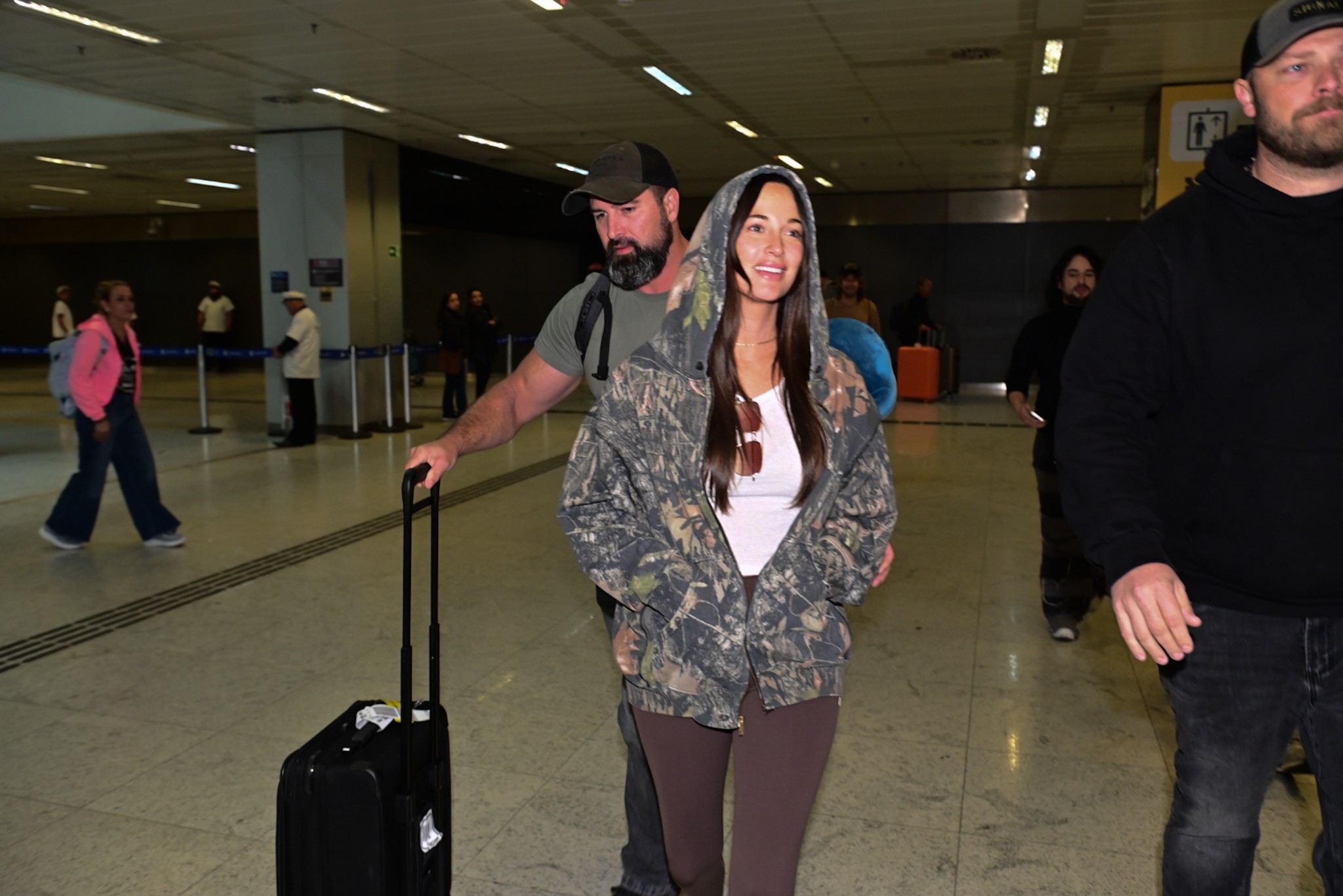 Estrela country Kacey Musgraves desembarca no Brasil para show em rodeio, em SP