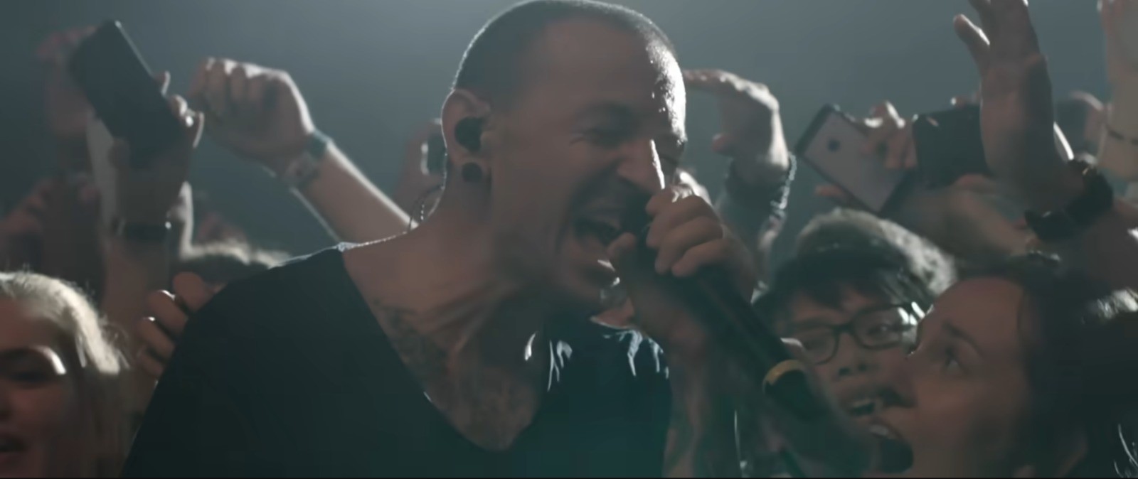 Chester Bennington, ex-vocalista do Linkin Park, faria 50 anos; veja 5 curiosidades sobre o cantor