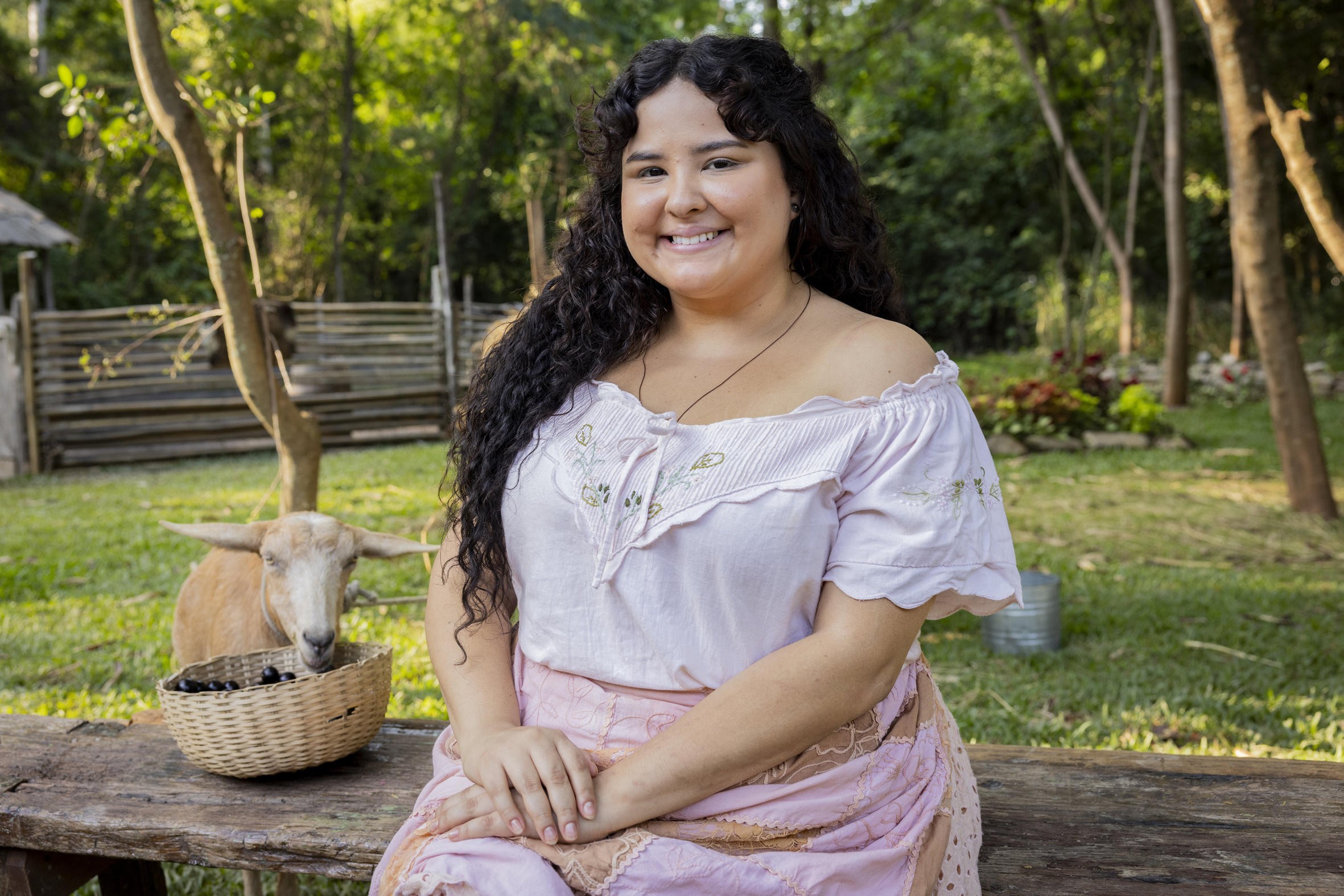 Castorine, a Maria Divina de Êta Mundo Melhor!, tira o mega hair; veja como ficou