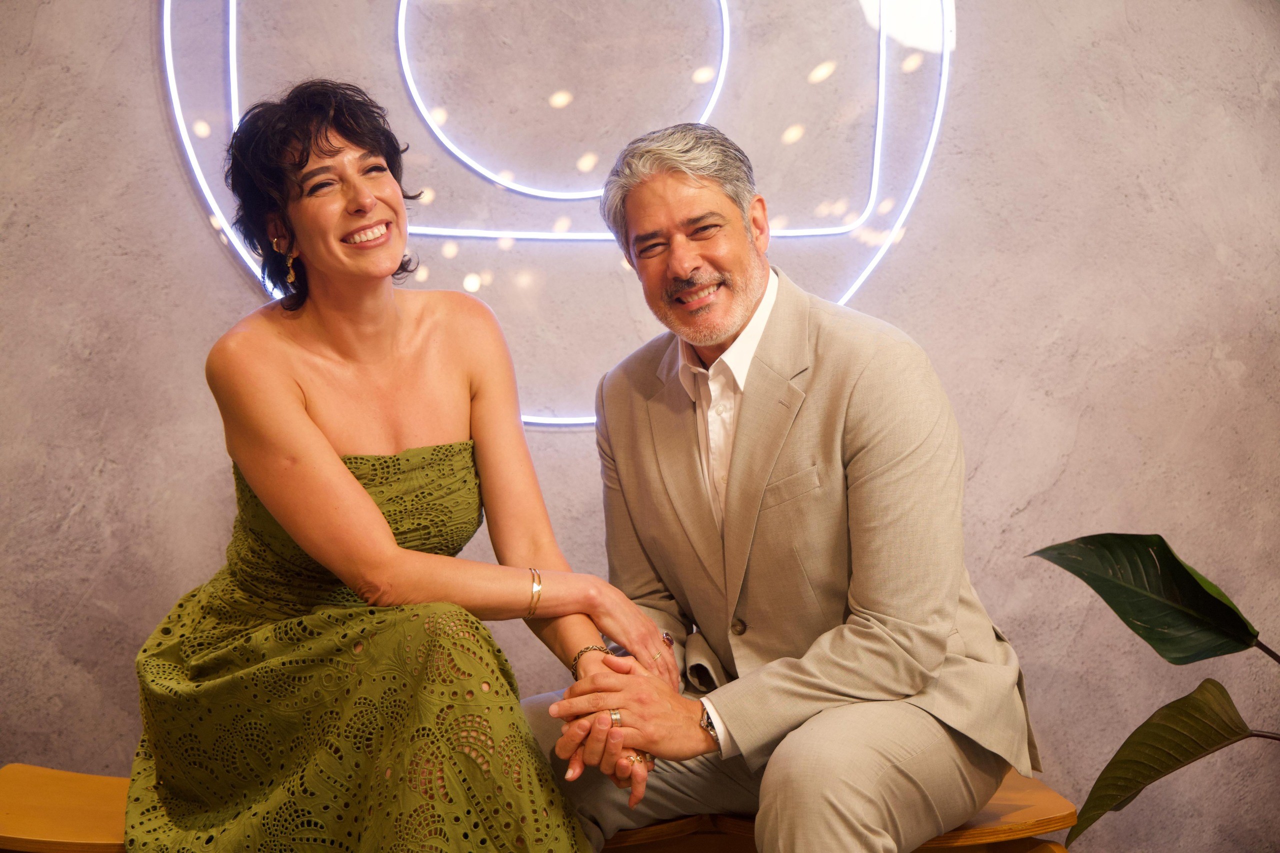 William Bonner tieta famosos em gravação da mensagem de fim de ano da Globo