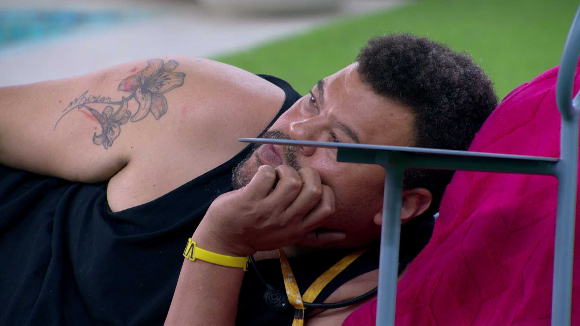 Babu Santana avalia treta de Jonas Sulzbach com Marcelo no BBB 26: 'Que sofrência é essa?