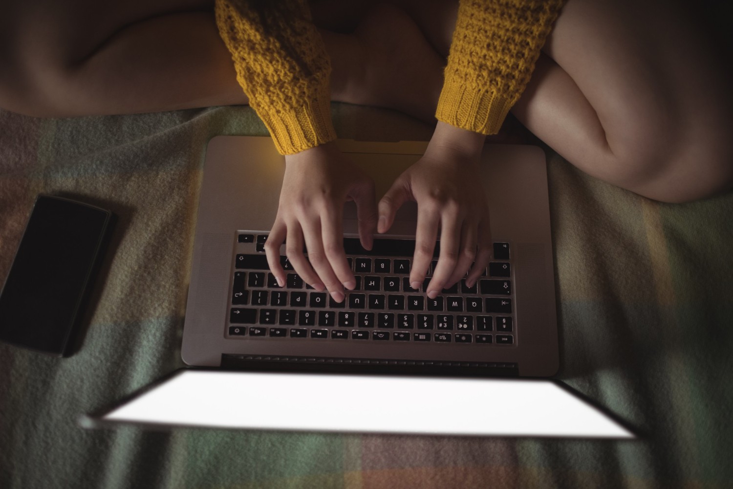 Pornografia afeta a iniciação sexual feminina da Geração Z? Entenda
