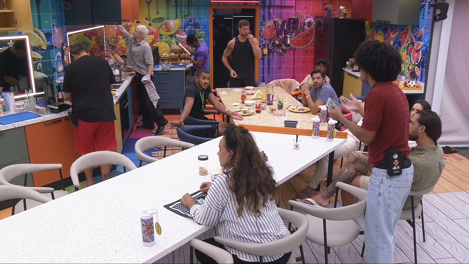 Breno discute com Matheus na cozinha do BBB 26: 'Apesar de eu ser calmo, não sou bobo'