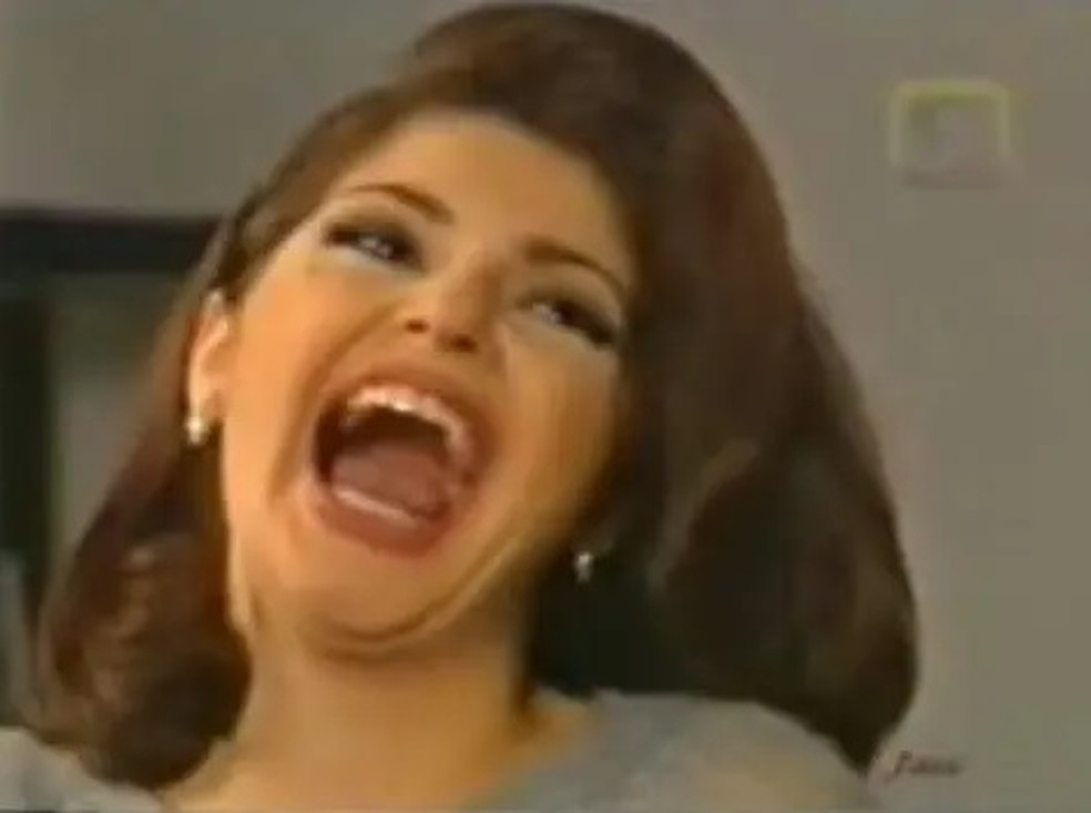 Em Maria do Bairro, a vilã Soraya Montenegro (Itatí Cantoral) morre queimada — Foto: Reprodução