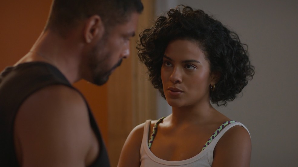 Em Vale Tudo, Fátima pressiona César — Foto: Reprodução/TV Globo
