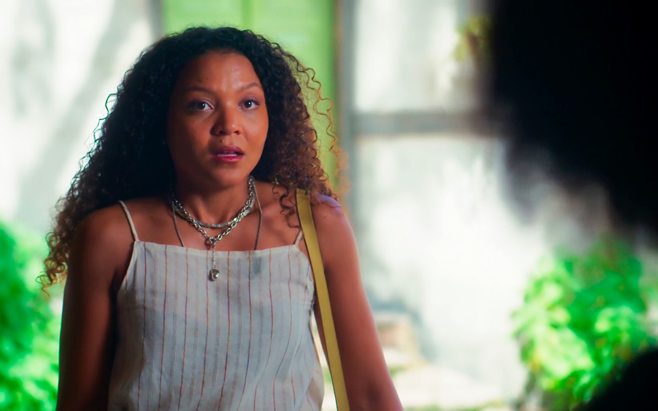 Para proteger Esteban, Laurinha assume a Janete e Zuzu que é Benedito Boaventura