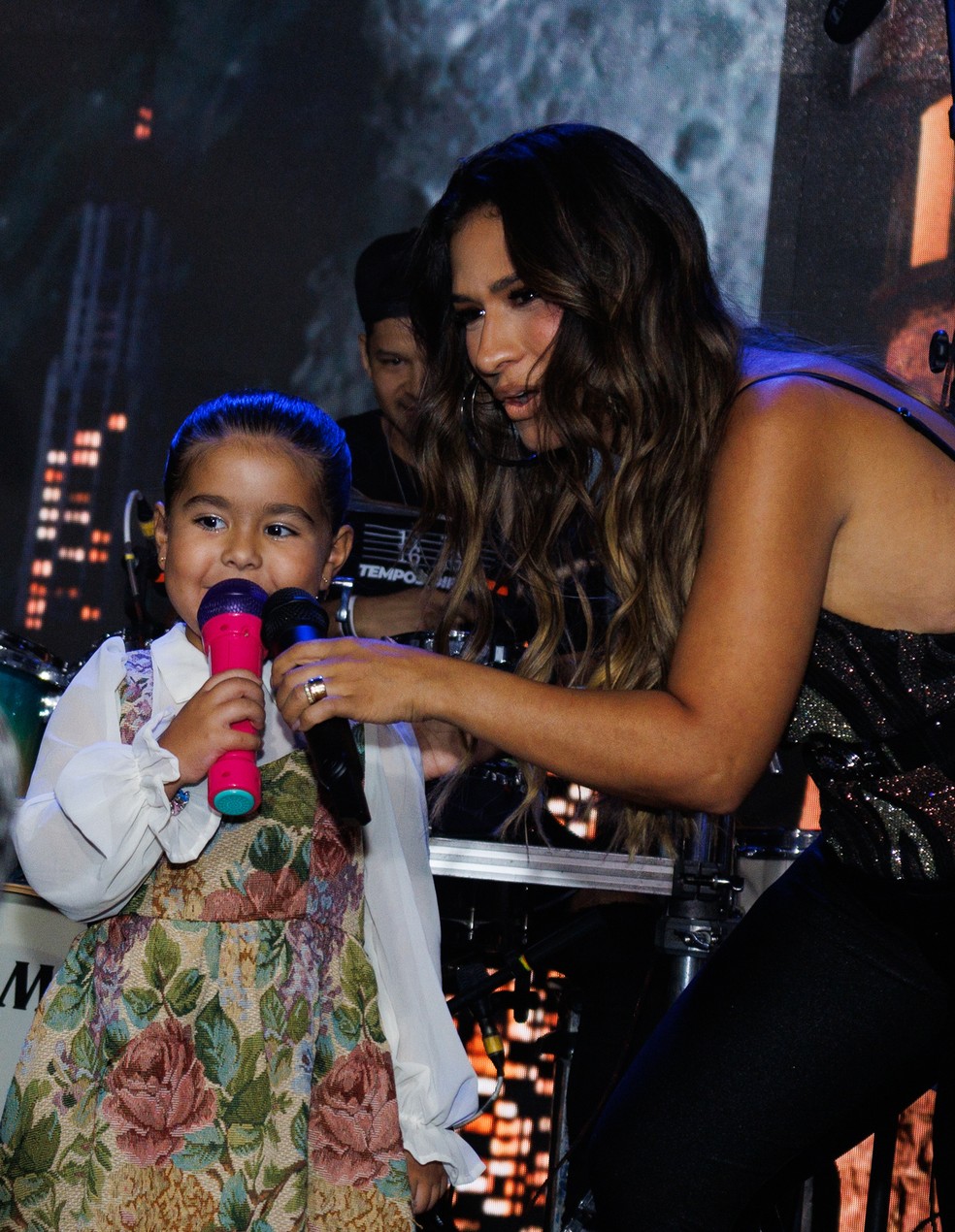 Simone Mendes e Zaya — Foto: Brazil News