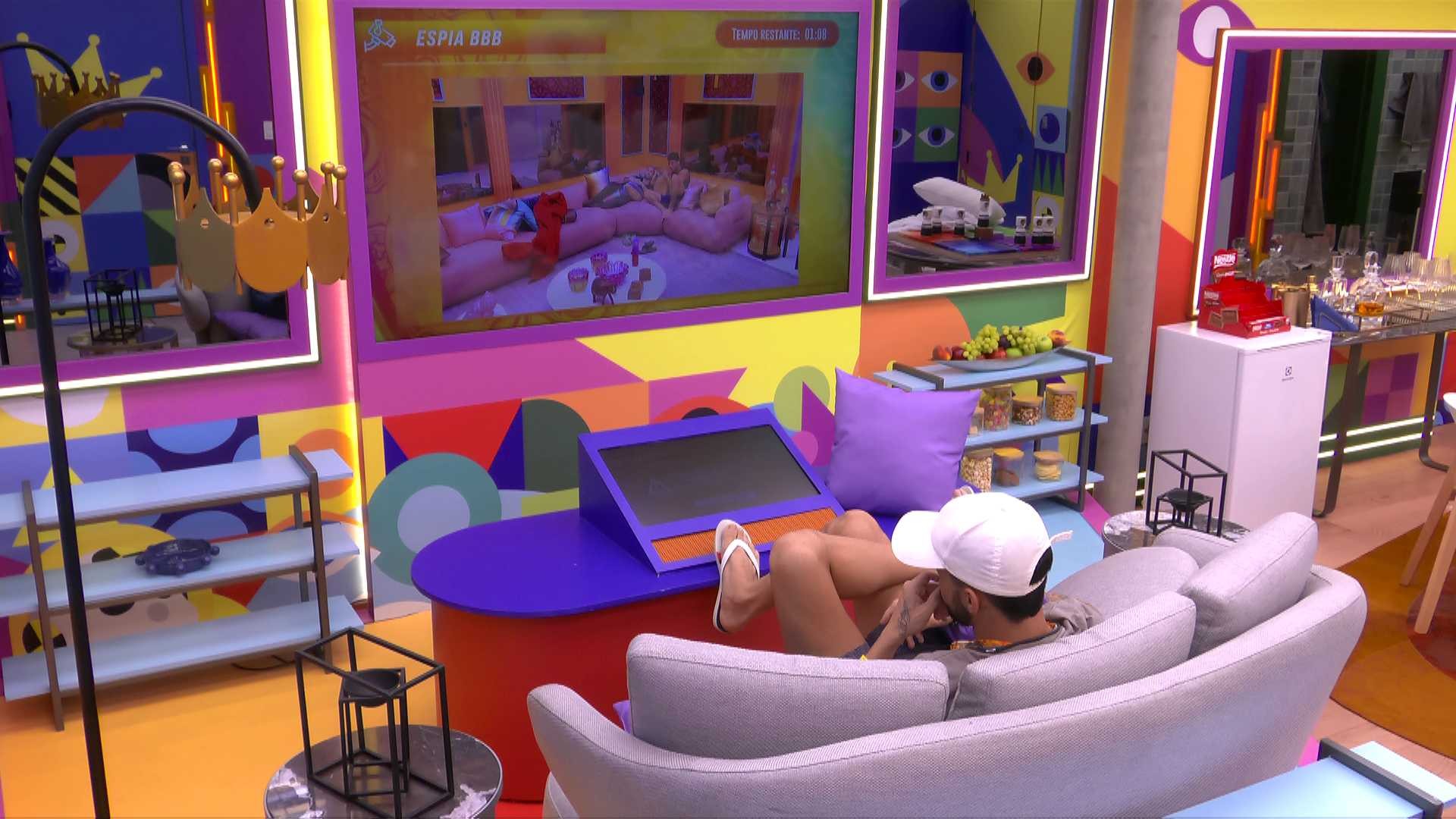 João Pedro usa Espia BBB para ouvir conversa de Guilherme e Diego Hypolito