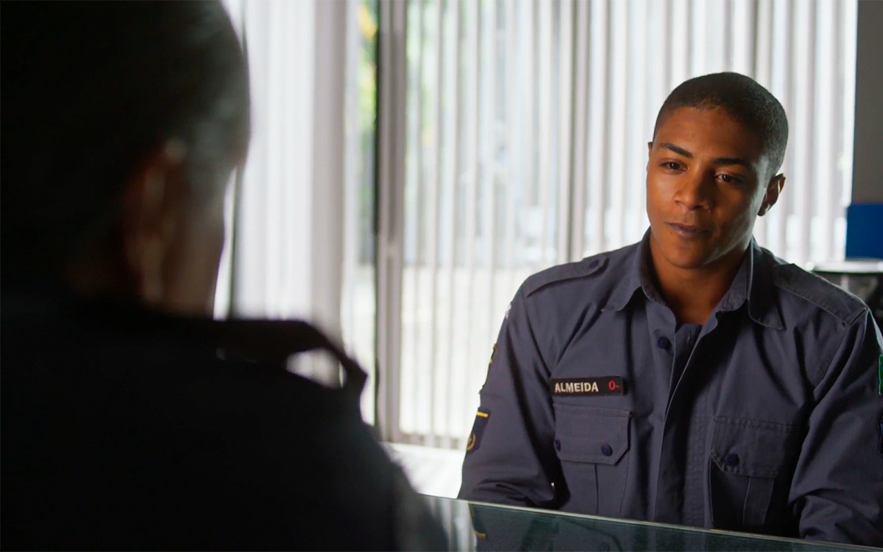 Dona de Mim: Marlon é realocado na polícia e decide estudar Direito