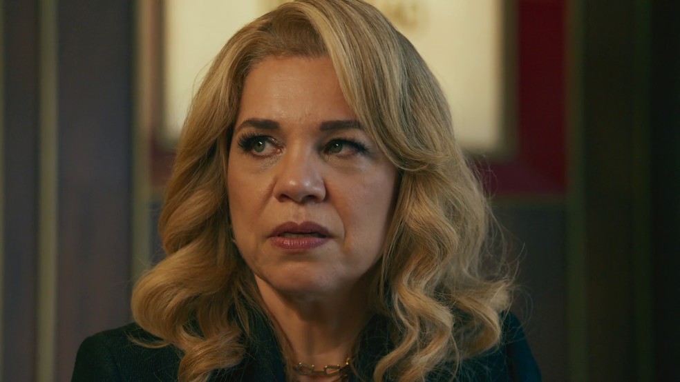 Pilar decide acabar com romance de Pedro e Adriana em Quem Ama Cuida — Foto: Globo