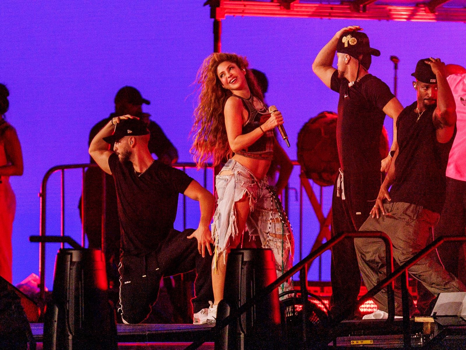 Shakira ensaia 'Loca' na Praia de Copacabana antes de show no Rio; veja