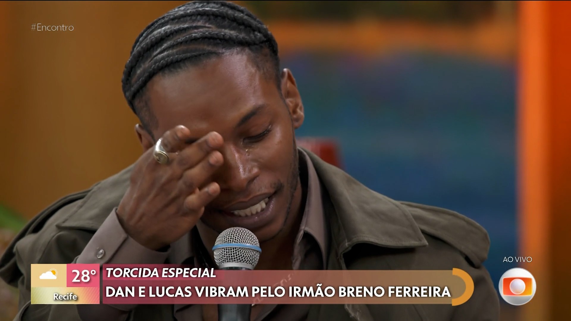 Breno Ferreira chora ao vivo com surpresa dos irmãos Dan e Lucas