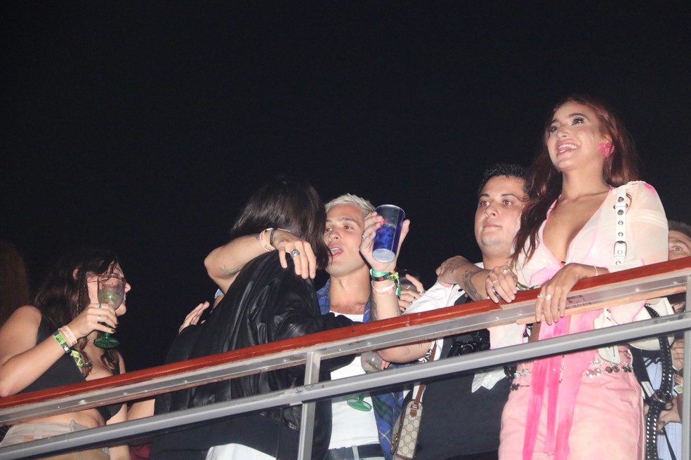 Bruna Marquezine và João Guilherme bị bắt gặp hôn nhau và tận hưởng bầu không khí lãng mạn tại Rock in Rio — Ảnh: AgNews