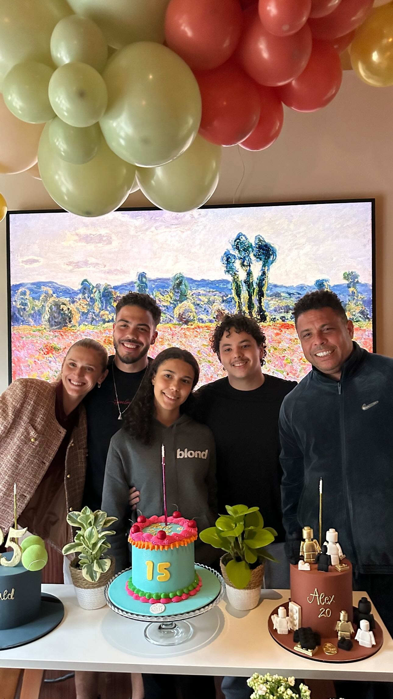 Ronaldo celebra aniversário dos três filhos, Ronald, Alexander e Maria Alice, em festa intimista