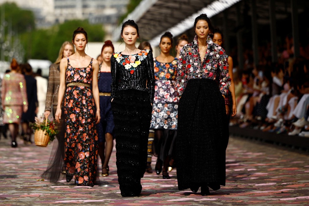 Desfile de Alta-Costura da Chanel em Paris — Foto: Reuters/Sarah Meyssonnier