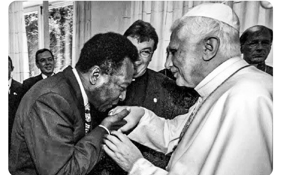 Pelé e Papa Bento XVI — Foto: Reprodução/Twitter
