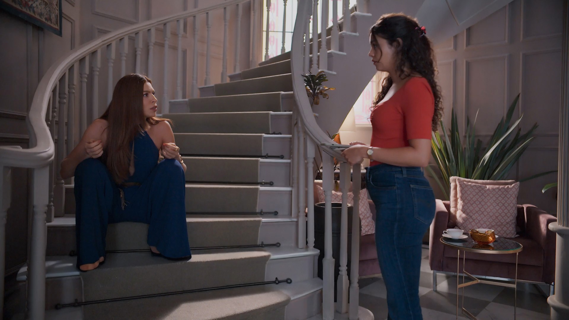 Em Três Graças, Arminda coloca Gerluce contra a parede: ‘O que você sabe sobre o Rogério?’