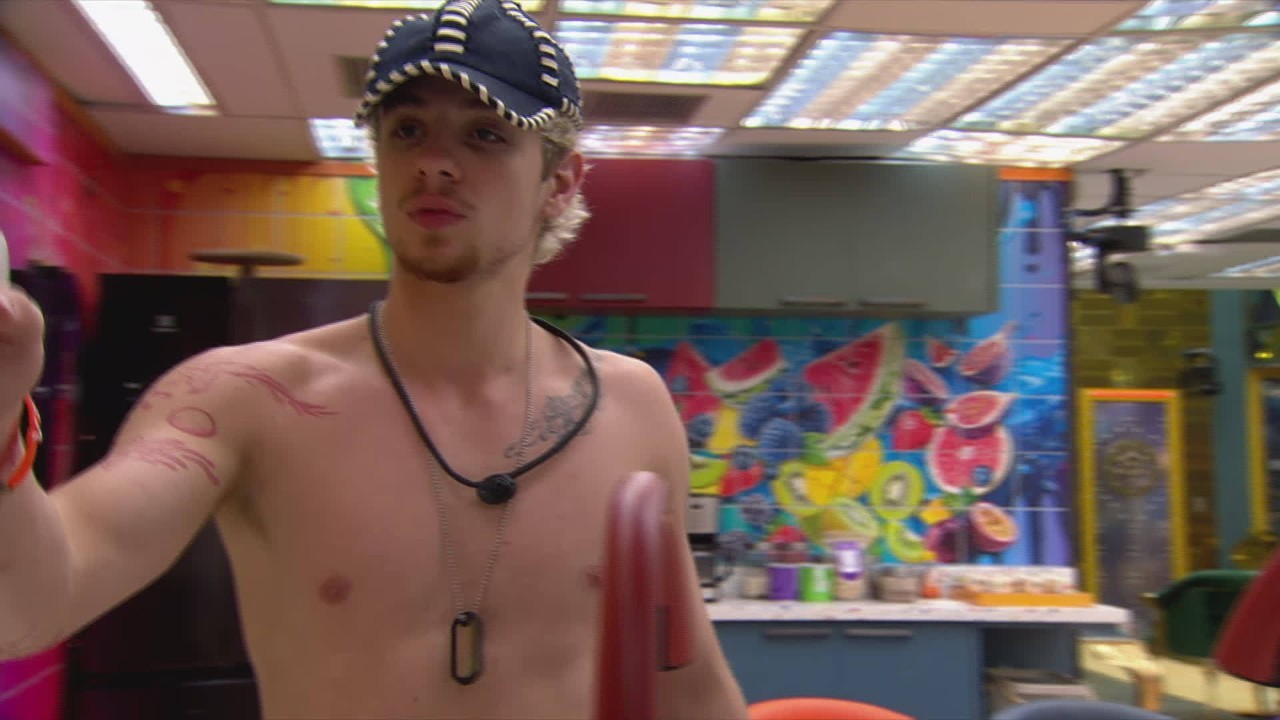 Sozinho, Juliano Floss reclama de Samira: 'Querendo me tirar daqui, depois fala que é aliada'