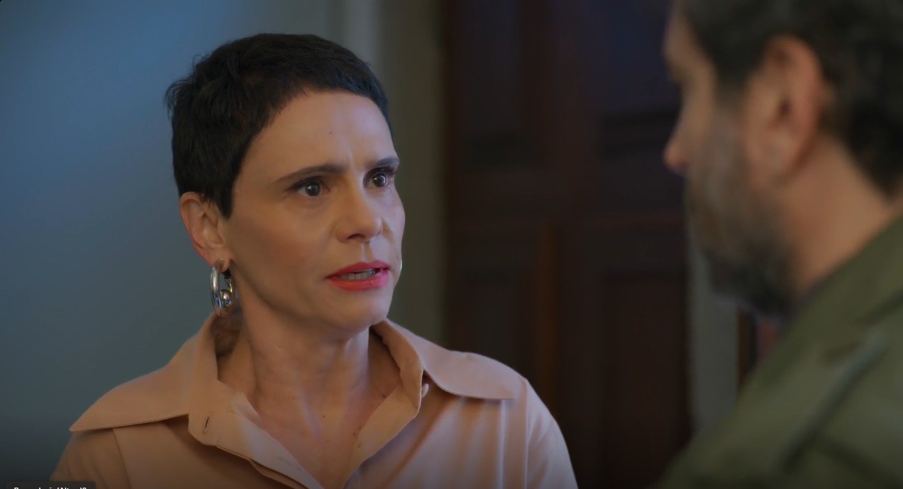 Vale Tudo: Celina se desespera com medo que Heleninha atente contra a própria vida