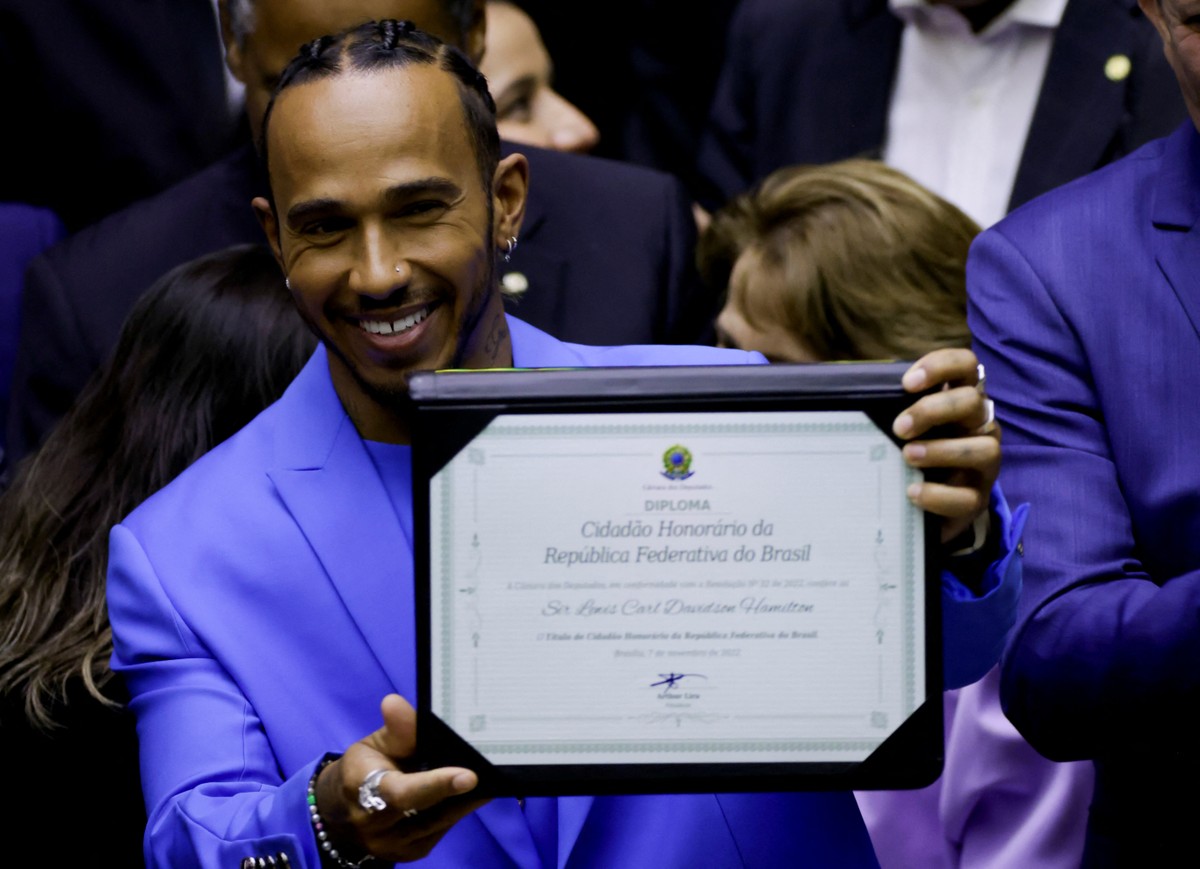 Lewis Hamilton recebe título de cidadão honorário brasileiro | Famosos