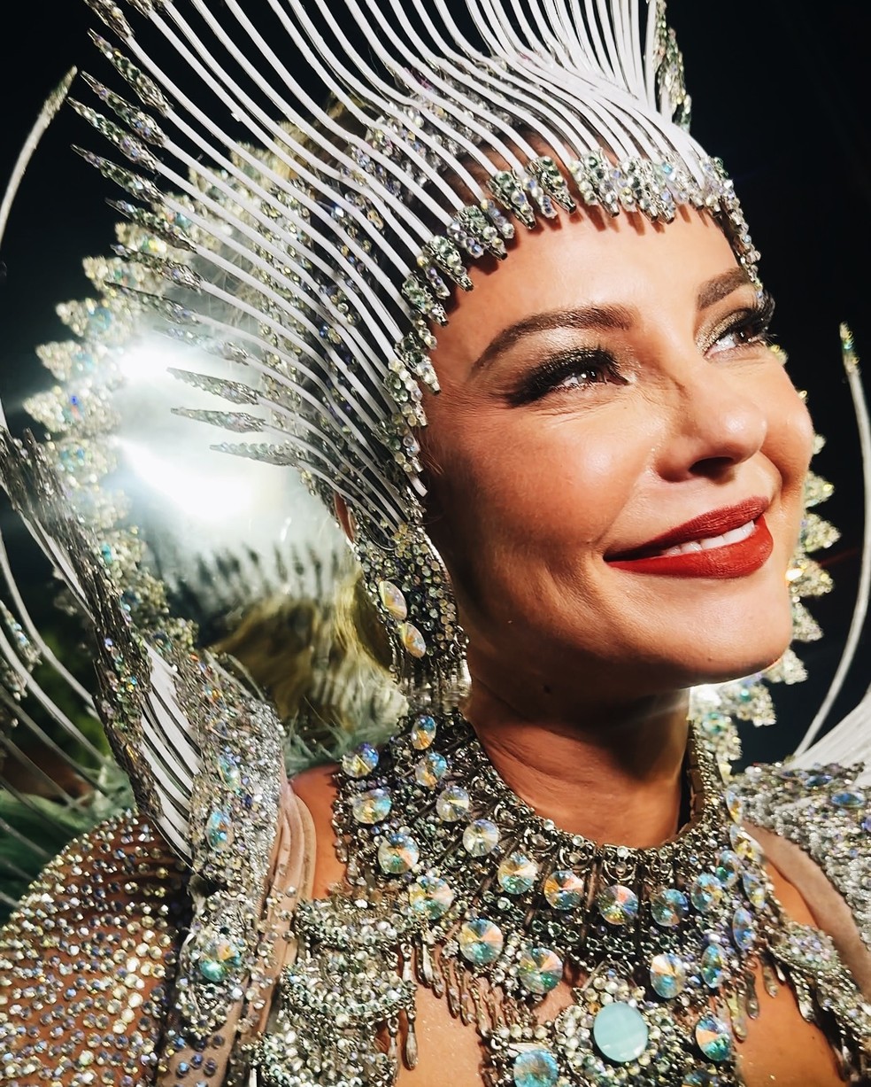 Paolla Oliveira emocionada — Foto: Reprodução/Instagram