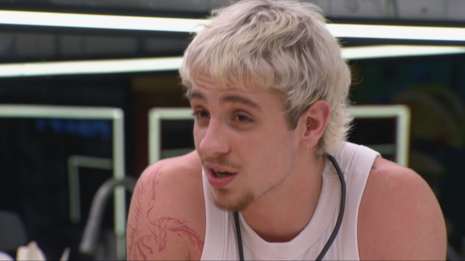 Juliano Floss pede 'favor' para Marciele e critica sister no BBB 26: 'A miss simpatia aqui é você'