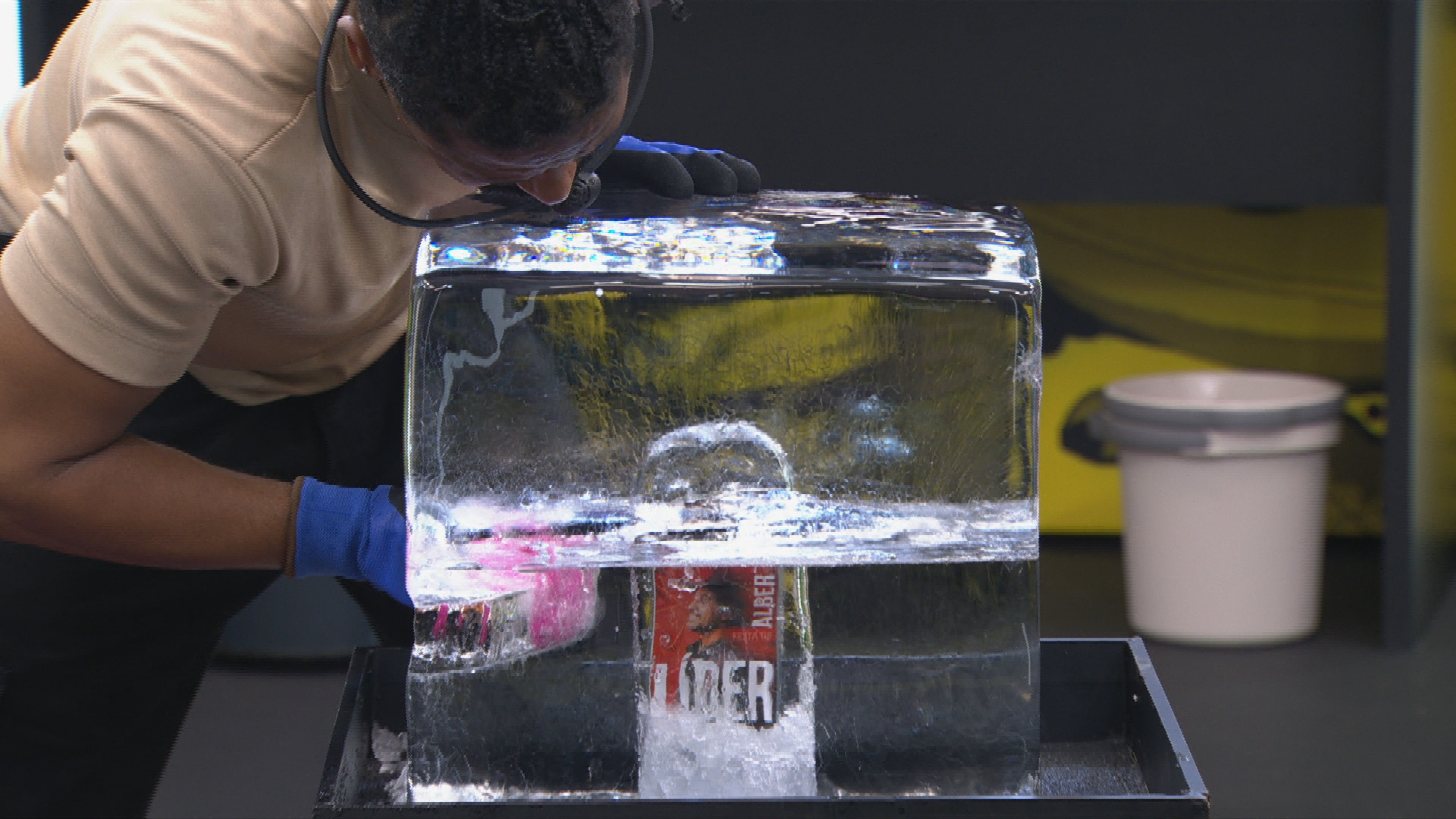 Leandro completa duas horas cumprindo desafio do Barrado do Baile