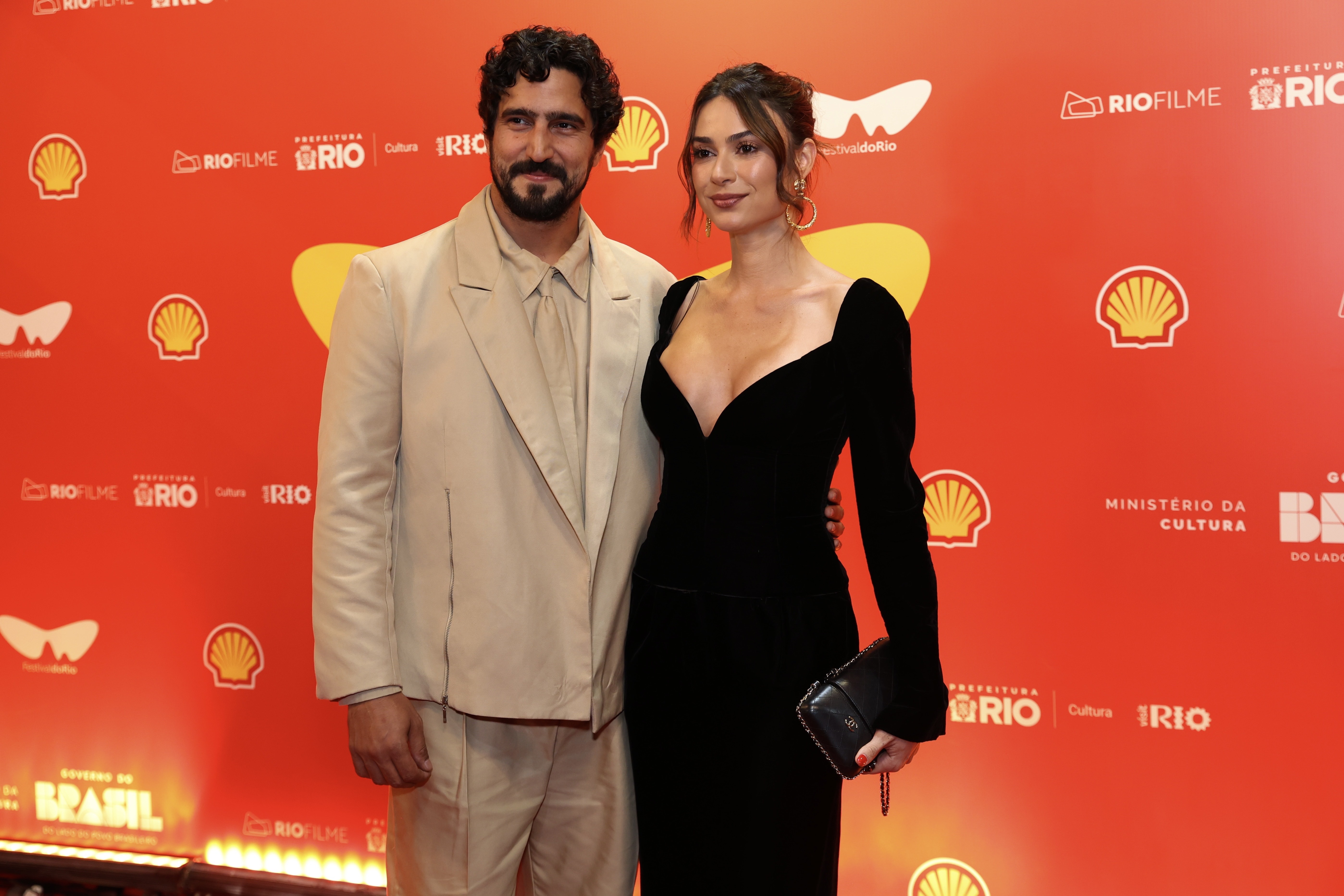 Famosos prestigiam estreia de 'O Homem de Ouro', longa estrelado por Renato Góes