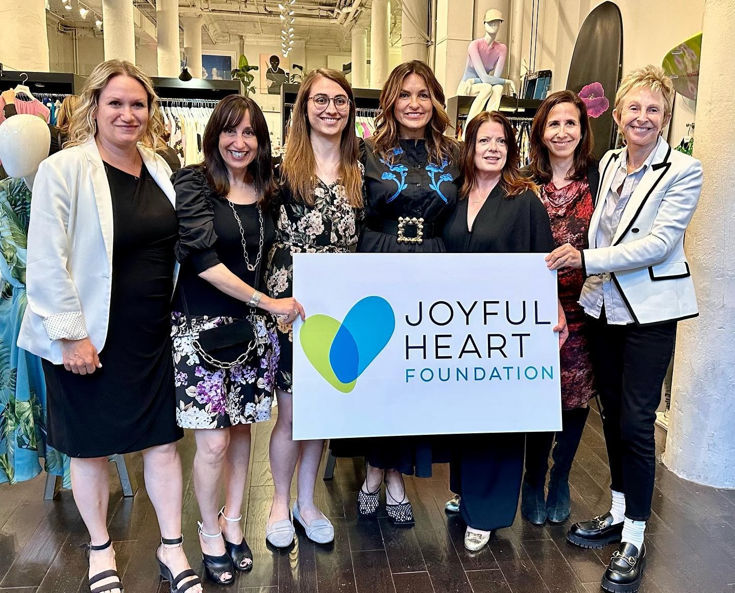 Amiga de Taylor Swift e casada com colega de elenco: conheça a protagonista de Law & Order: SVU