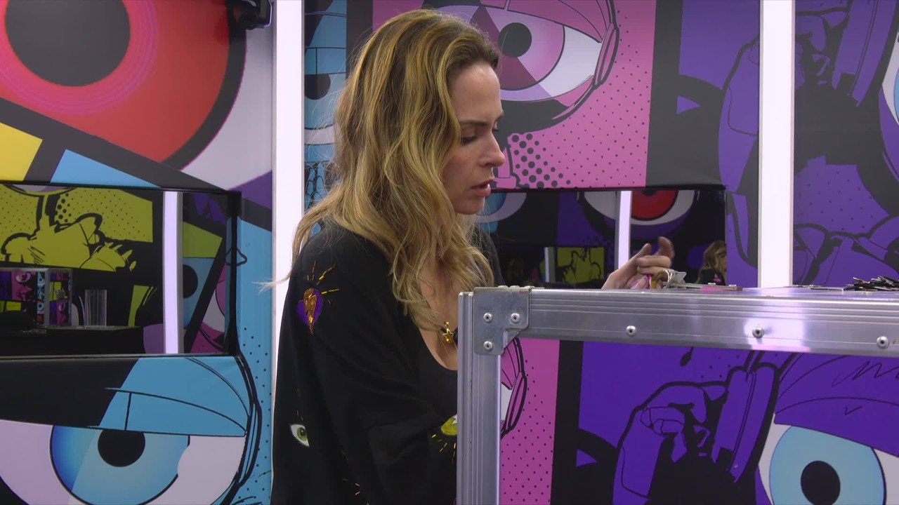 Ana Paula Renault completa duas horas de Barrado no Baile