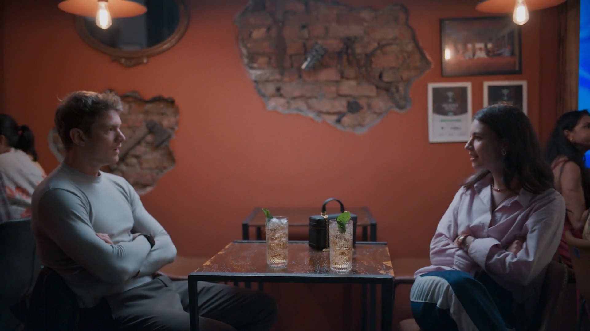 Três Graças: Lorena e Leonardo trocam confissões