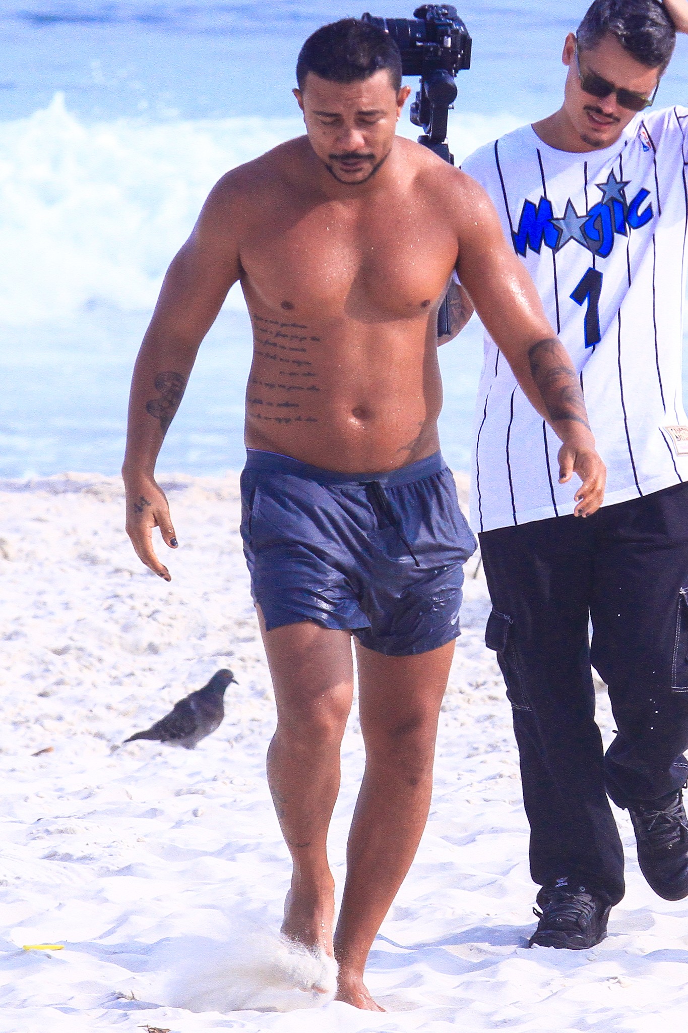 Xamã é fotografado em praia do Rio