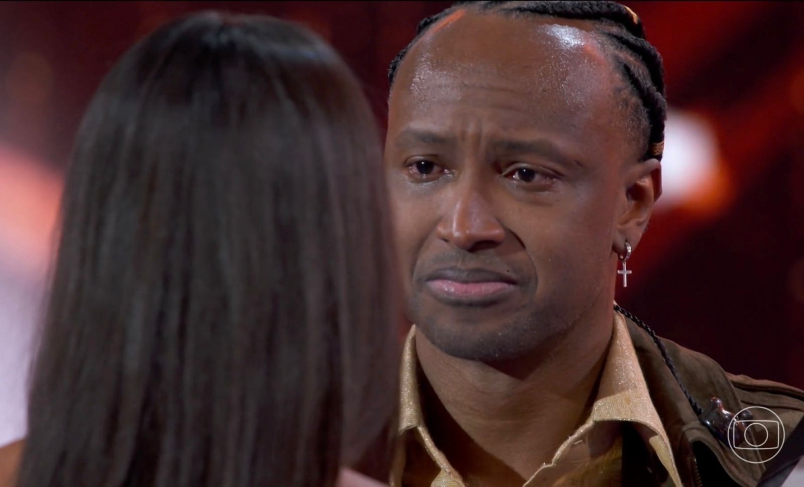 Thiaguinho chora com homenagem de Carol Peixinho no Domingão: 'O amor mais doce, sensível e leve'