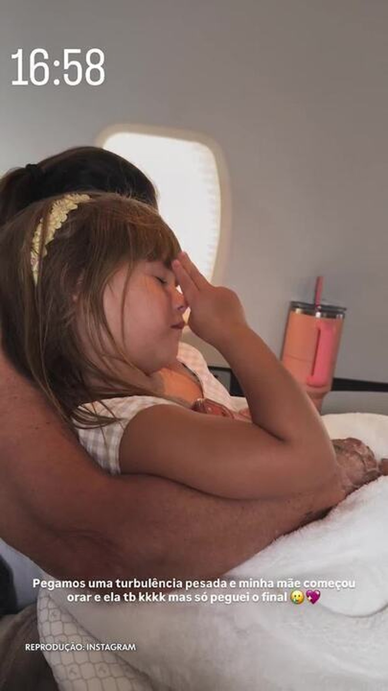 Virginia Fonseca relata turbulência pesada em voo ao retornar da maratona de Carnaval