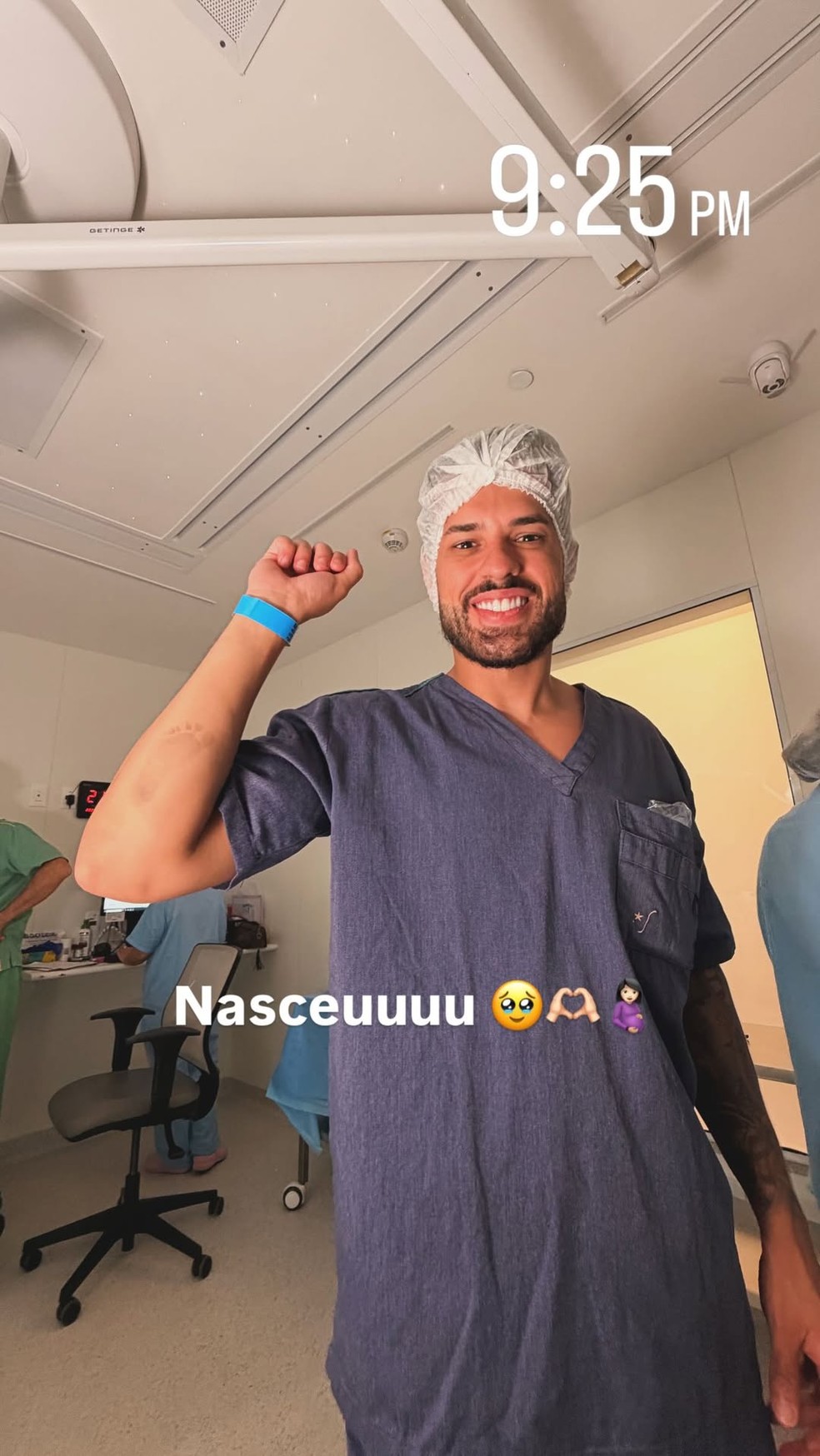 Papai de Rosamaria, Bruno Rosa acompanhou o parto da mamãe Key Alves — Foto: Reprodução/Instagram