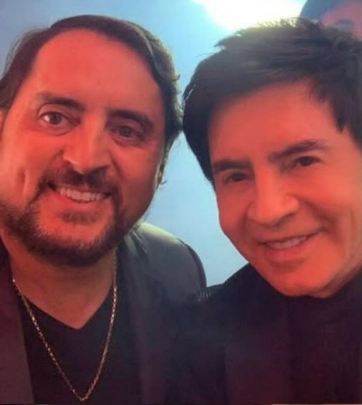 Chitãozinho e Xororó homenageiam irmão falecido: 'Que o nosso Pai, nossa Mãe e nossa irmã, te recebam com muita luz!'