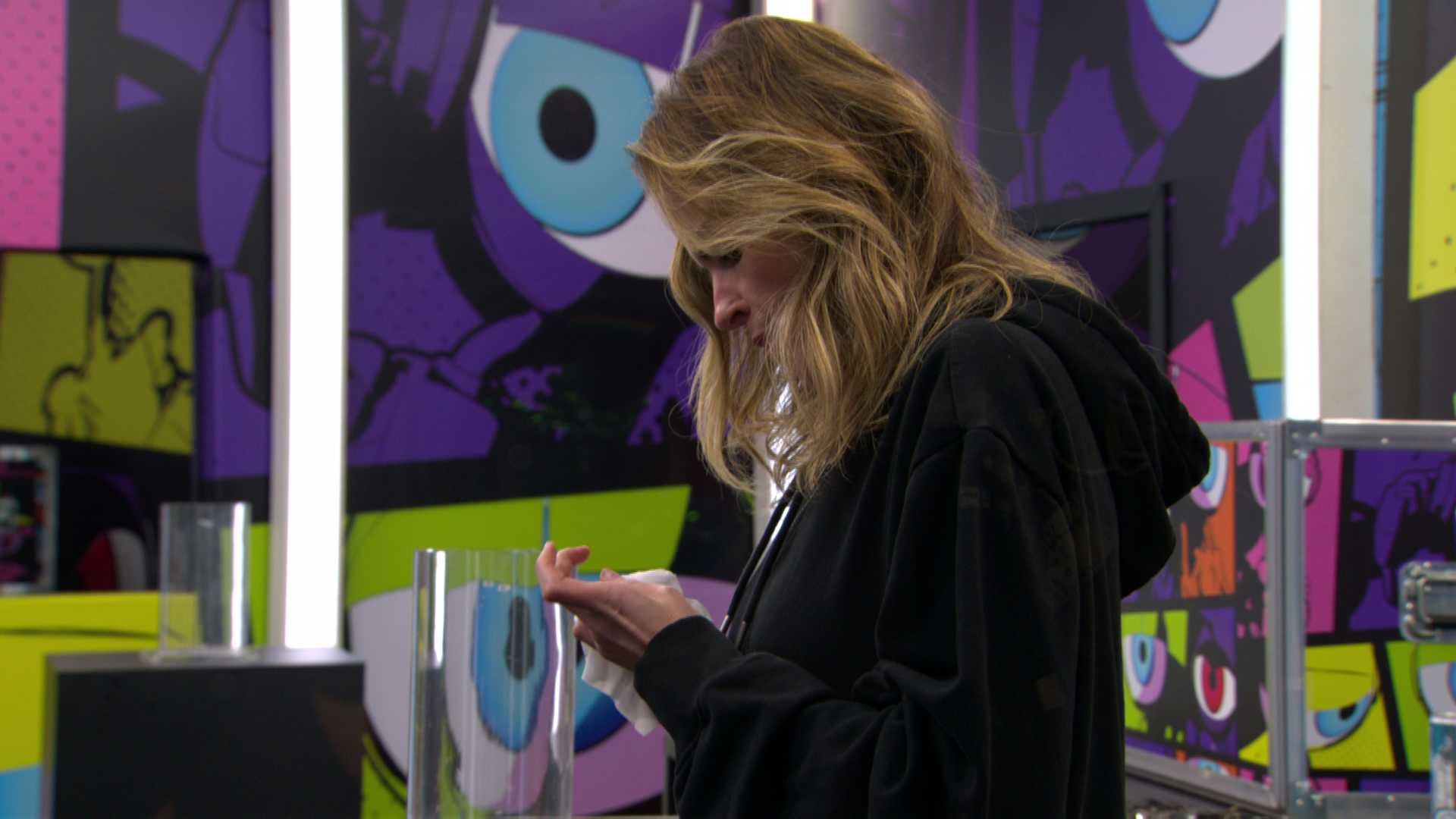 Ana Paula Renault completa 3 horas de Barrado no Baile