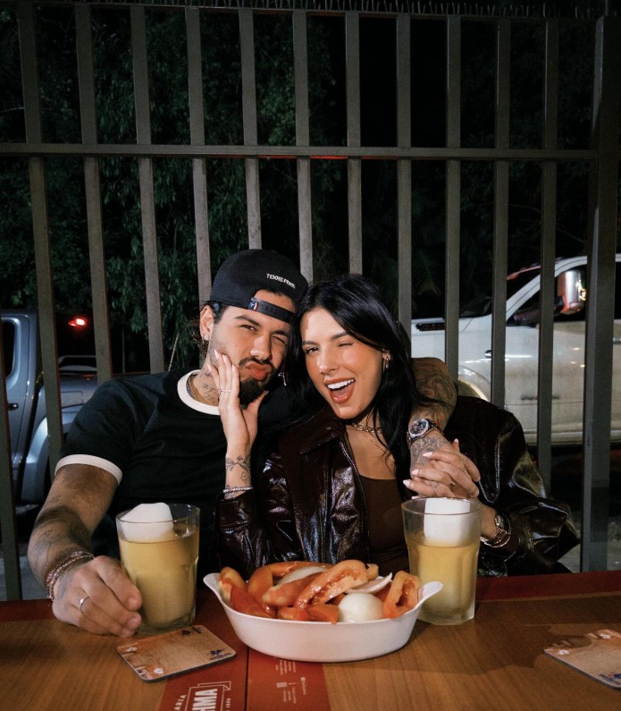 Ana Castela e Zé Felipe postam foto de mãos dadas