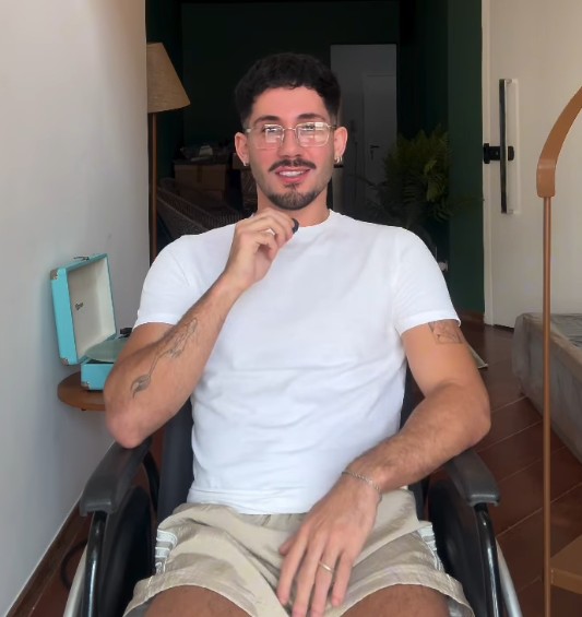 Após ser baleado, influencer Vittor Fernando tem alta e grava vídeo em casa