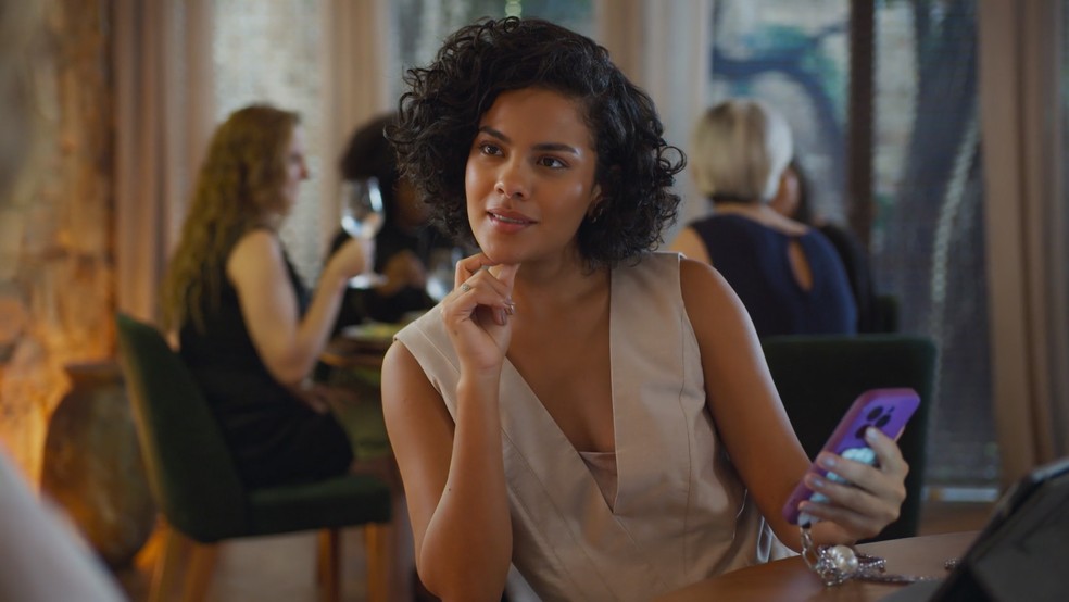 Maria de Fátima se vinga da Família Roitman — Foto: Reprodução/TV Globo