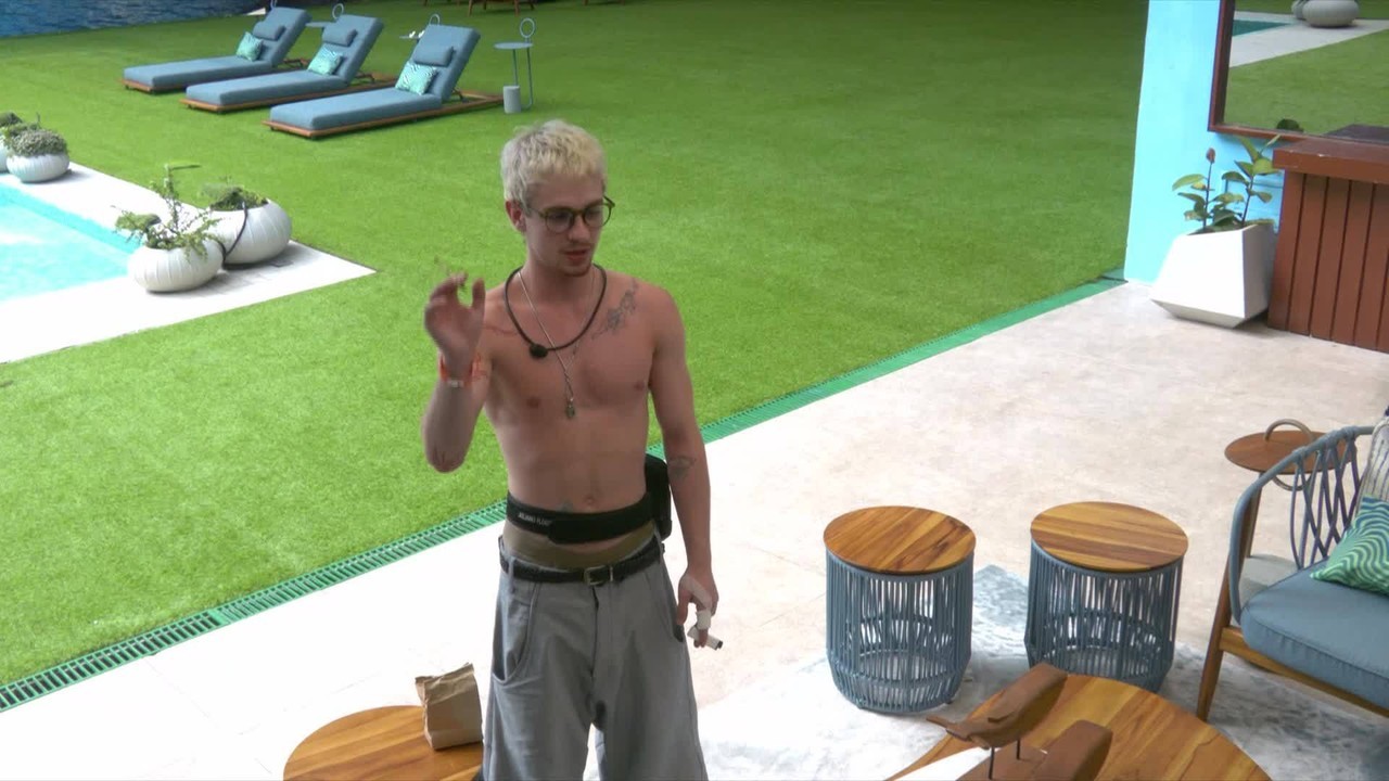 Juliano Floss lamenta 'ficar no meio' de discussão entre Ana Paula e Babu: 'Resolvam-se entre si'