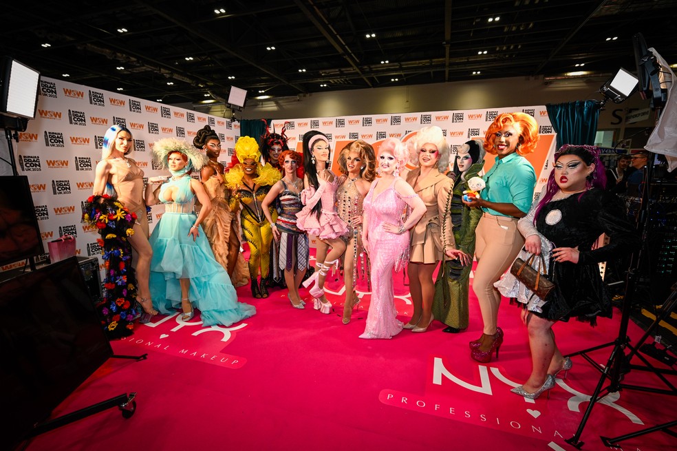 Drag Queens posam no RuPaul's DragCon UK 2025 — Foto: Ben Montgomery/Getty Images