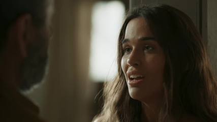 Mariana tenta reatar com José Inocêncio, que se esquiva