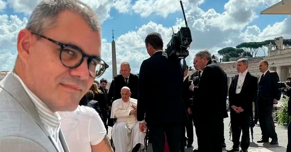 Juliano Cazarré conhece Papa Francisco — Foto: Reprodução/Instagram