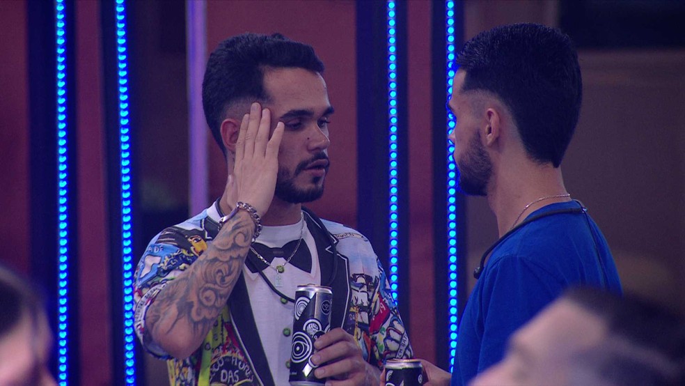 No BBB 25, João Pedro reclama de Eva para João Gabriel — Foto: Globo