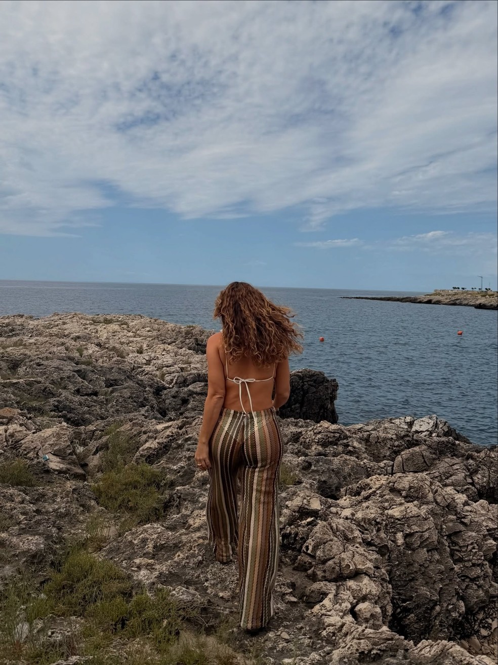 Paolla Oliveira aproveita dia de praia na Itália e encanta ao posar de biquíni — Foto: Reprodução/Instagram