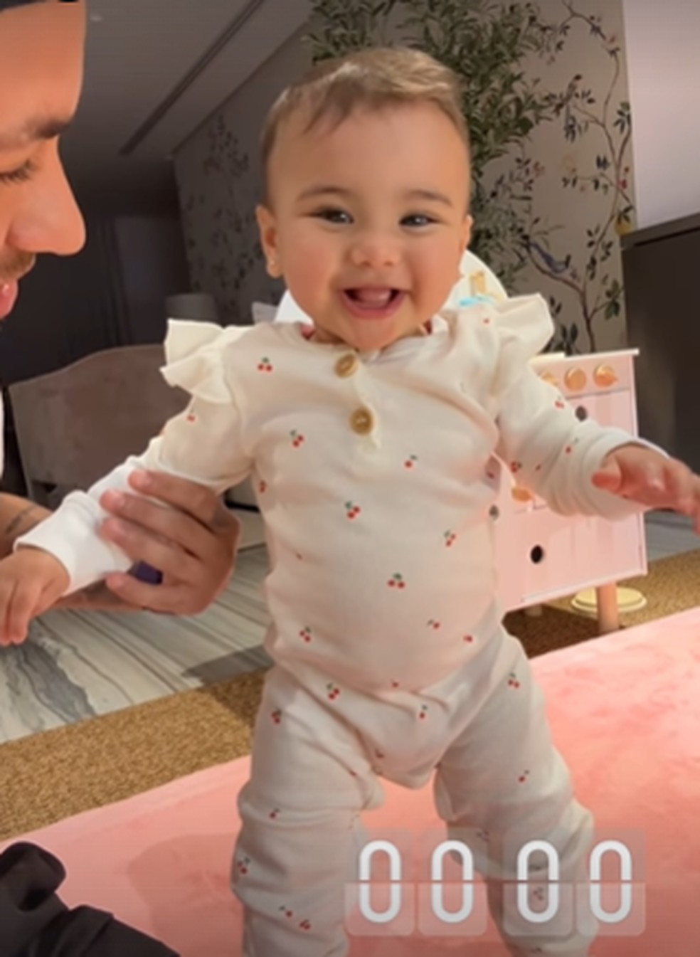 Após vale night com Bruna Biancardi, Neymar mostra Mavie acordada à meia-noite: 'Ligada no 220V' — Foto: Instagram