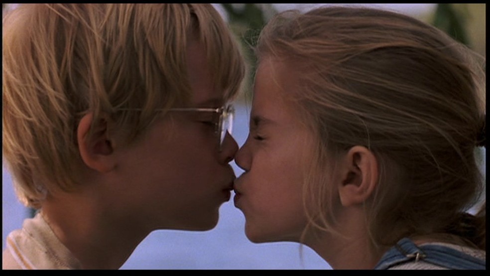 Macaulay Culkin e Anna Chlumsky em 'Meu Primeiro Amor' — Foto: Reprodução/IMDb