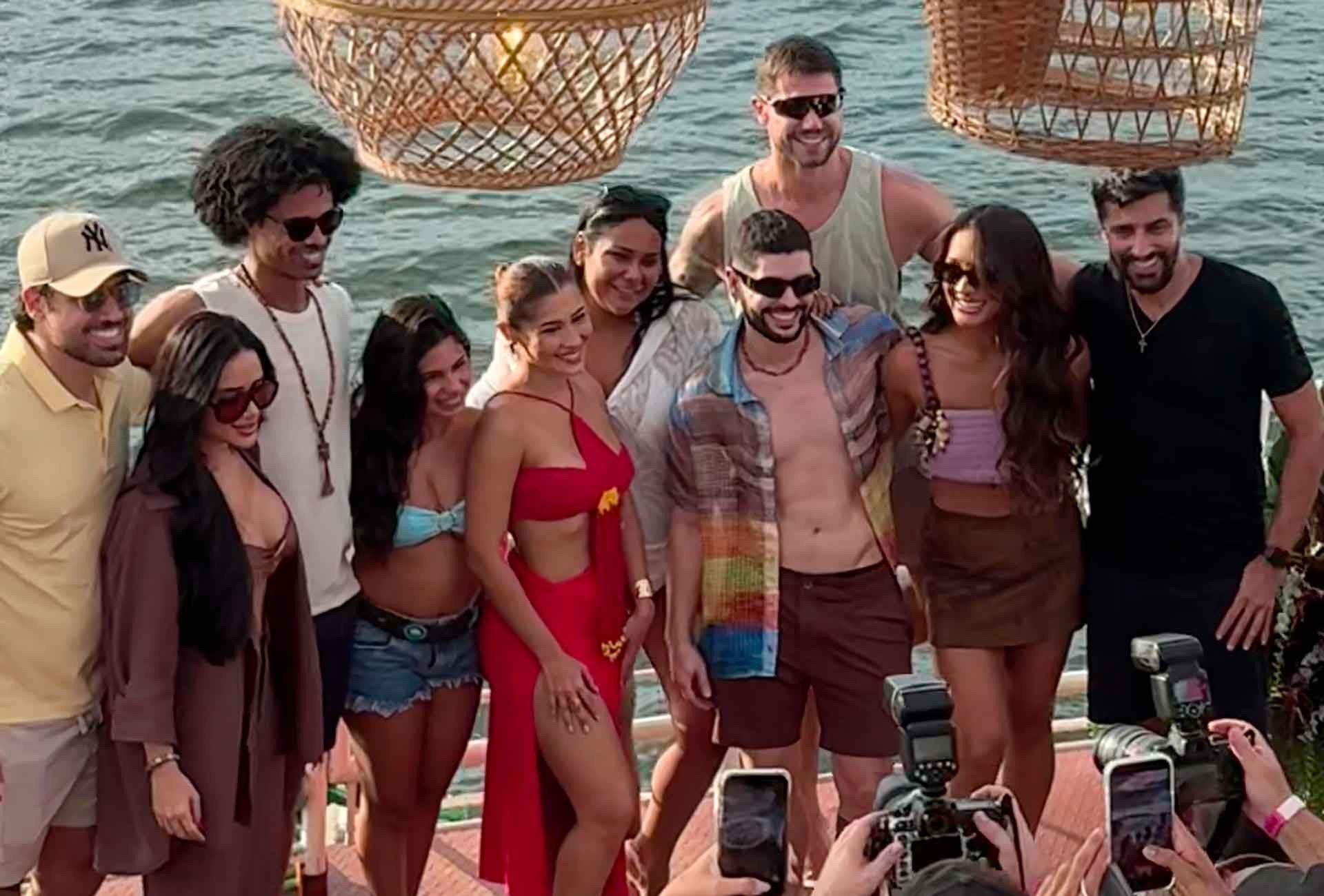 Ex-BBBs se reencontram em passeio de barco no São João da Thay